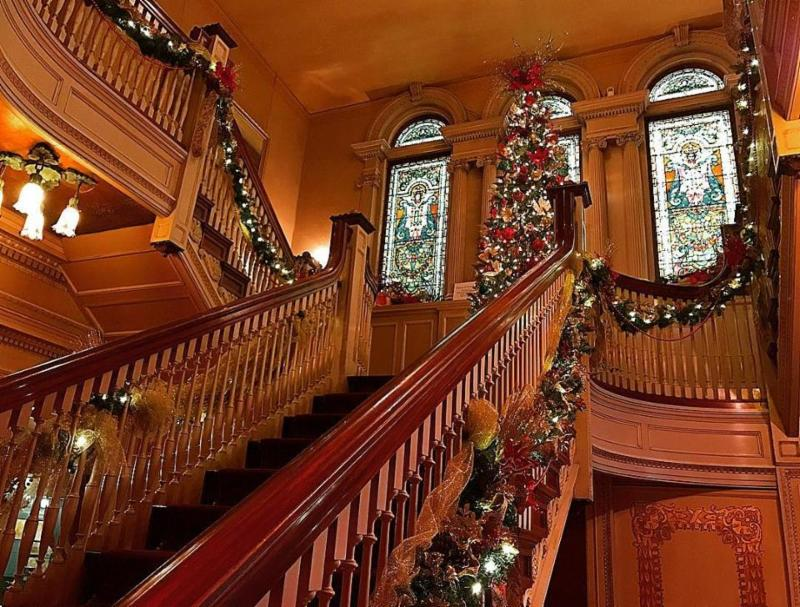 HFH stairs - Virtual Holiday Mansion Tour